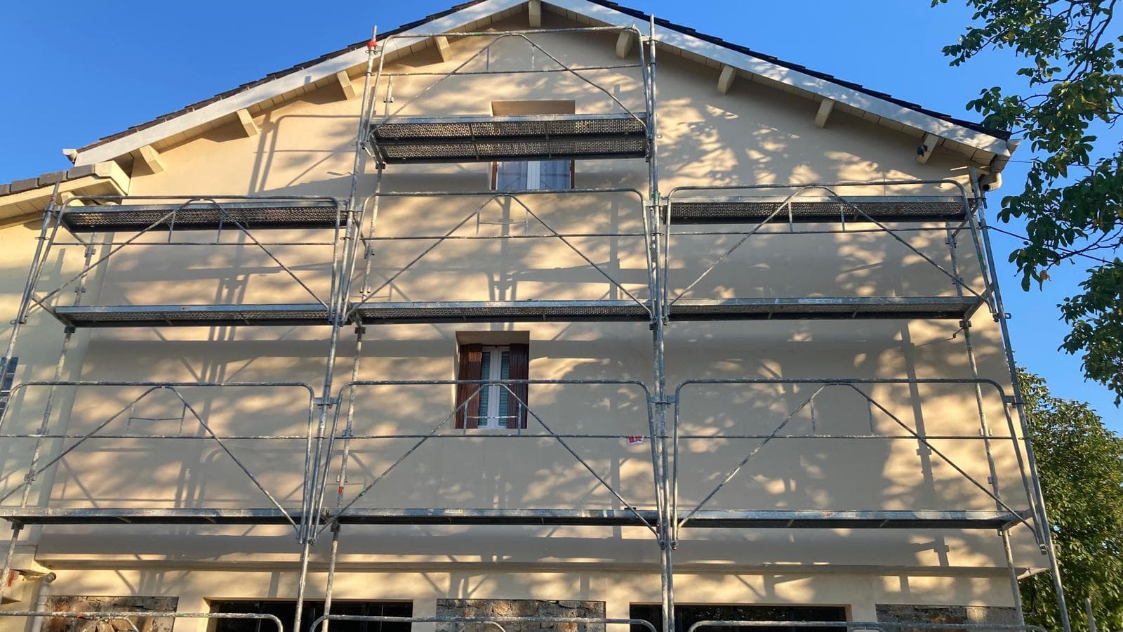 Isolation extérieure et ravalement à Bourges par MC Renovation dans la Nièvre